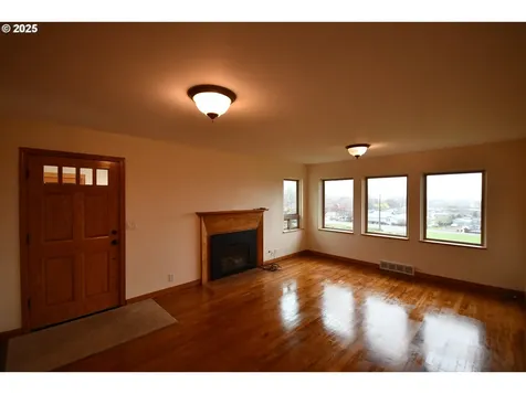 2534 W 10th Street The Dalles OR 97058