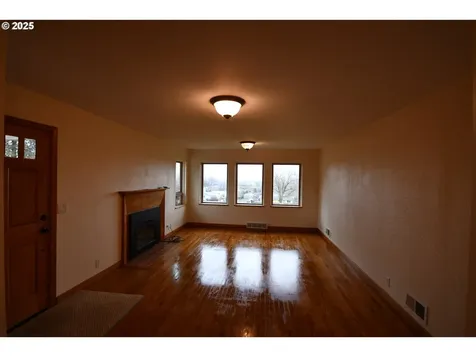 2534 W 10th Street The Dalles OR 97058