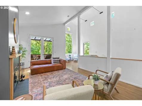 5733 SW Salmon Street Portland OR 97221