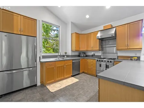 5733 SW Salmon Street Portland OR 97221