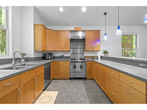 5733 SW Salmon Street Portland OR 97221