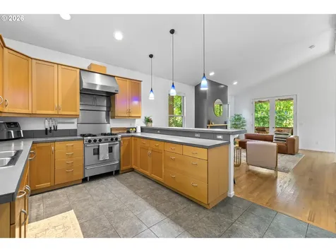 5733 SW Salmon Street Portland OR 97221