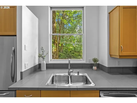 5733 SW Salmon Street Portland OR 97221