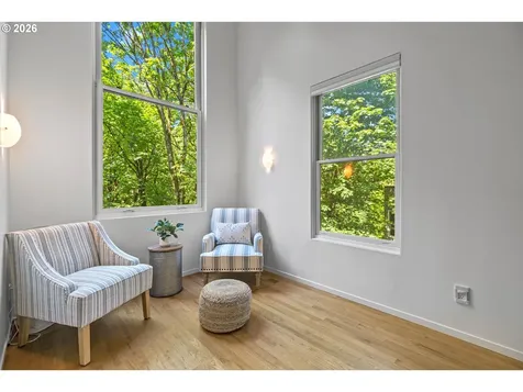 5733 SW Salmon Street Portland OR 97221