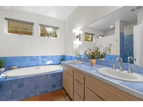 5733 SW Salmon Street Portland OR 97221