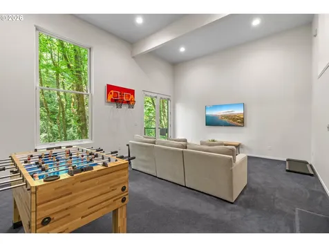 5733 SW Salmon Street Portland OR 97221