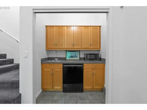 5733 SW Salmon Street Portland OR 97221