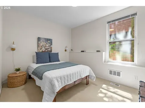 5733 SW Salmon Street Portland OR 97221