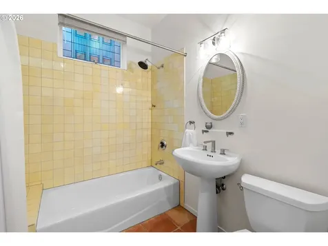 5733 SW Salmon Street Portland OR 97221
