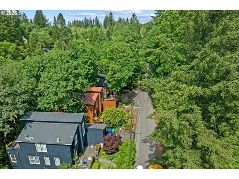 5733 SW Salmon Street Portland OR 97221