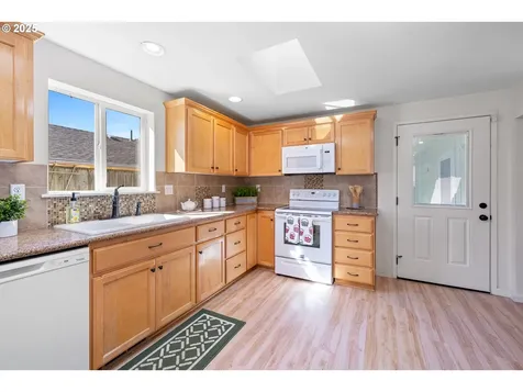 686 SE 43rd Avenue Hillsboro OR 97123