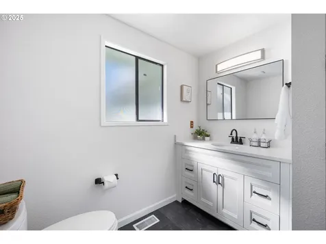 686 SE 43rd Avenue Hillsboro OR 97123