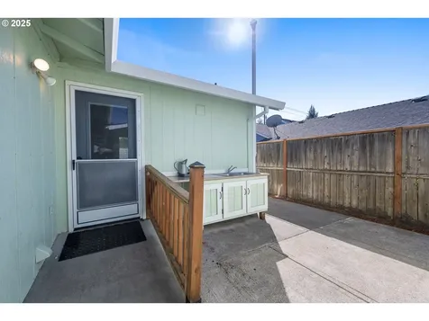686 SE 43rd Avenue Hillsboro OR 97123