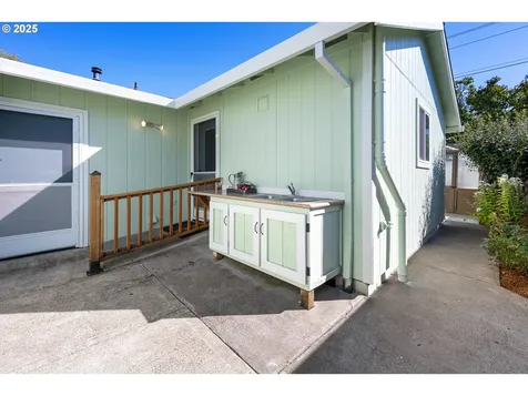 686 SE 43rd Avenue Hillsboro OR 97123