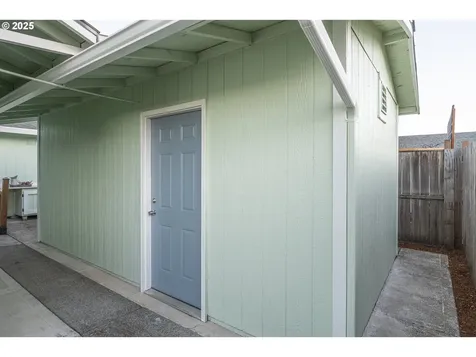 686 SE 43rd Avenue Hillsboro OR 97123