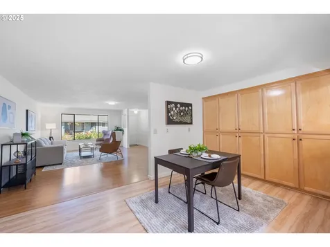 686 SE 43rd Avenue Hillsboro OR 97123