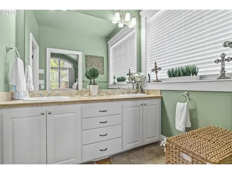 599 Silver Meadows Drive Eugene OR 97404
