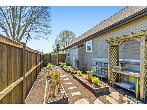 599 Silver Meadows Drive Eugene OR 97404