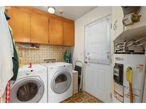 1011 E Fourth Avenue Sutherlin OR 97479