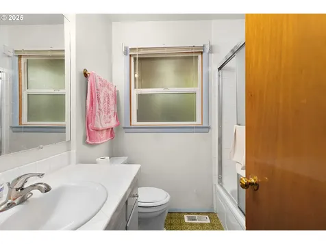 1011 E Fourth Avenue Sutherlin OR 97479