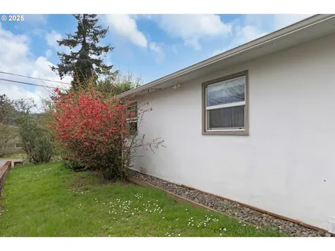 1011 E Fourth Avenue Sutherlin OR 97479