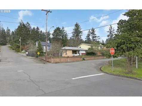 1011 E Fourth Avenue Sutherlin OR 97479