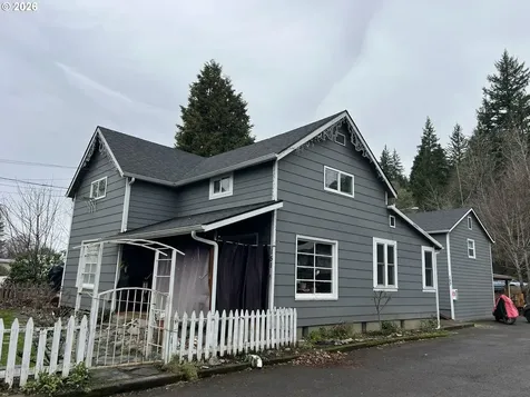 133 NW Alder Street Mill City OR 97360