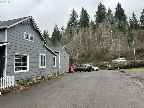 133 NW Alder Street Mill City OR 97360