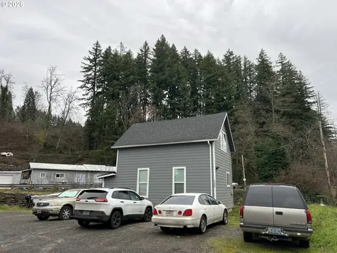 133 NW Alder Street Mill City OR 97360