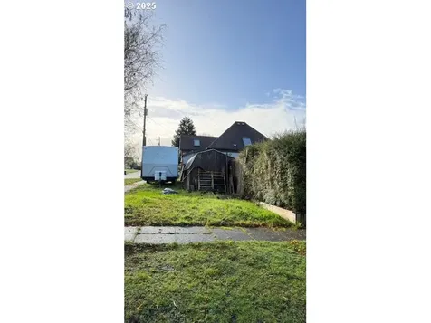 377 N Elliott Street Coquille OR 97423
