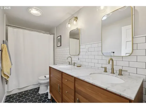 5767 Baleine Street Lake Oswego OR 97035