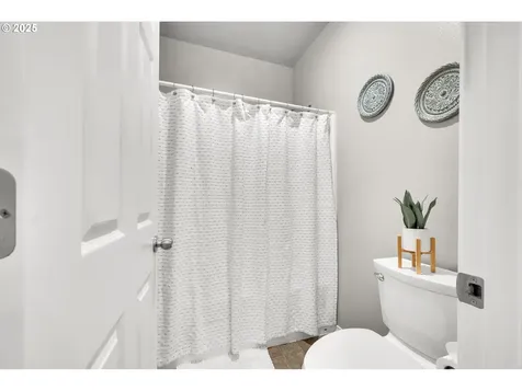 4875 Stagecoach Road Eugene OR 97402