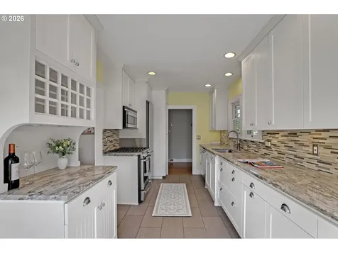 6235 NE Davis Street Portland OR 97213