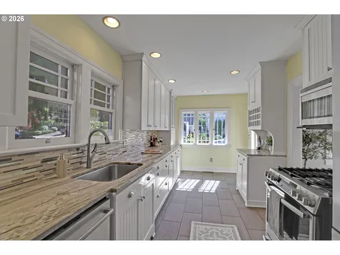 6235 NE Davis Street Portland OR 97213