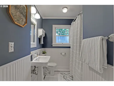 6235 NE Davis Street Portland OR 97213
