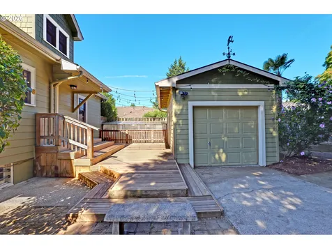 6235 NE Davis Street Portland OR 97213