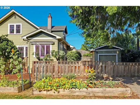 6235 NE Davis Street Portland OR 97213
