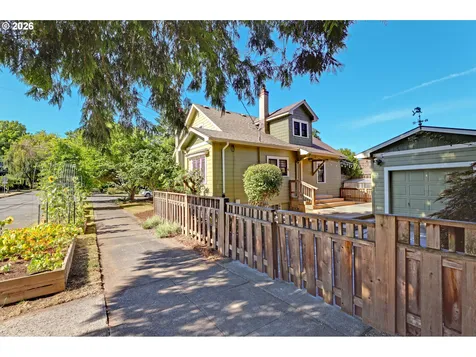 6235 NE Davis Street Portland OR 97213