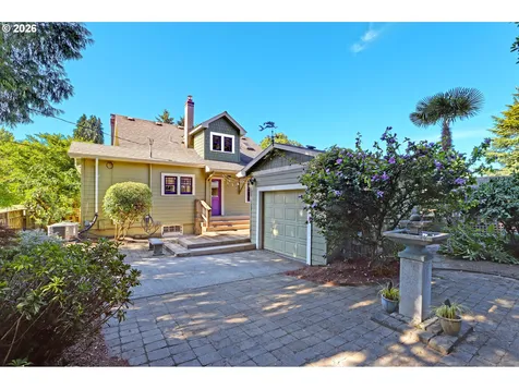 6235 NE Davis Street Portland OR 97213