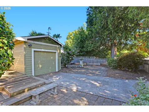 6235 NE Davis Street Portland OR 97213