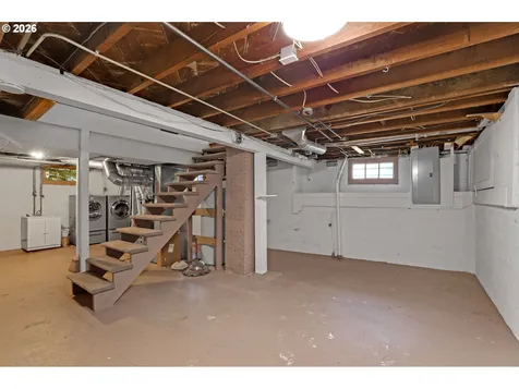 6235 NE Davis Street Portland OR 97213