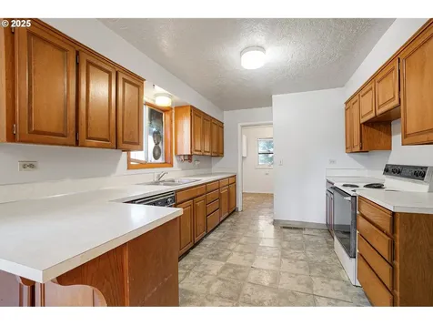 2719 SE 133rd Avenue Portland OR 97236