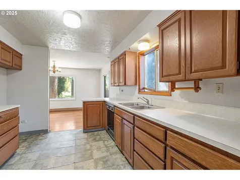 2719 SE 133rd Avenue Portland OR 97236