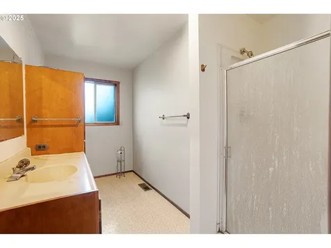 2719 SE 133rd Avenue Portland OR 97236