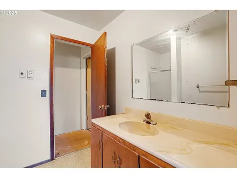 2719 SE 133rd Avenue Portland OR 97236