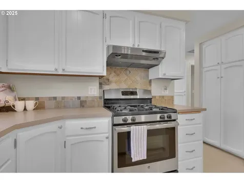 1635 Adkins Street Eugene OR 97401