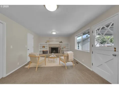 1635 Adkins Street Eugene OR 97401