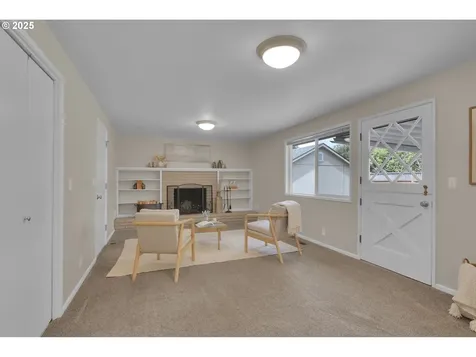 1635 Adkins Street Eugene OR 97401