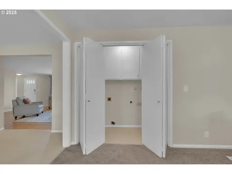 1635 Adkins Street Eugene OR 97401