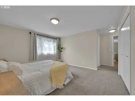 1635 Adkins Street Eugene OR 97401